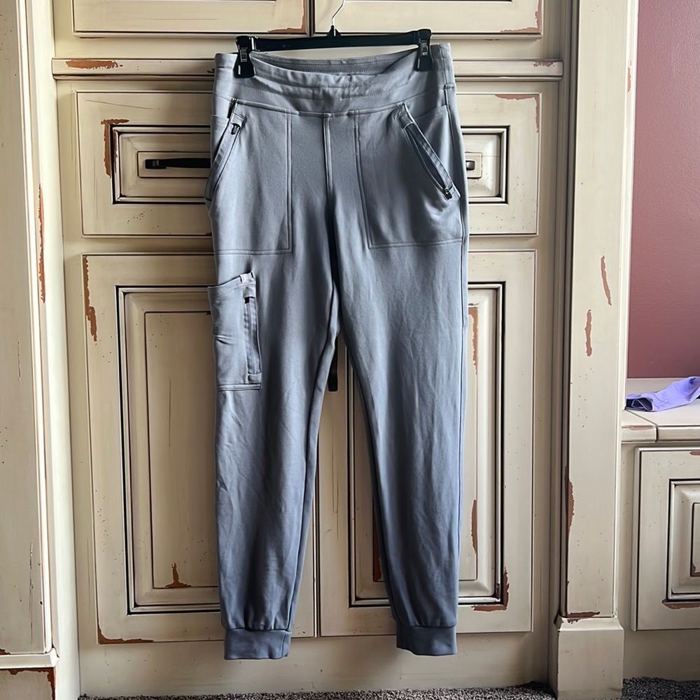 Jaanuu scrub pants. TEN POCKETS